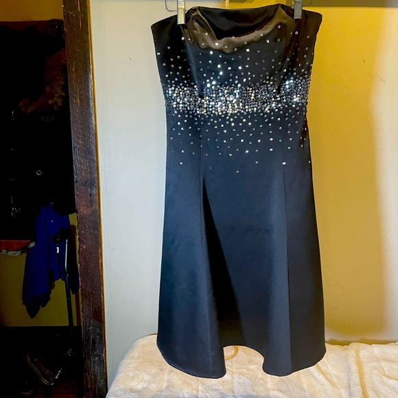 Cocktail Dress - Picture 1 of 7